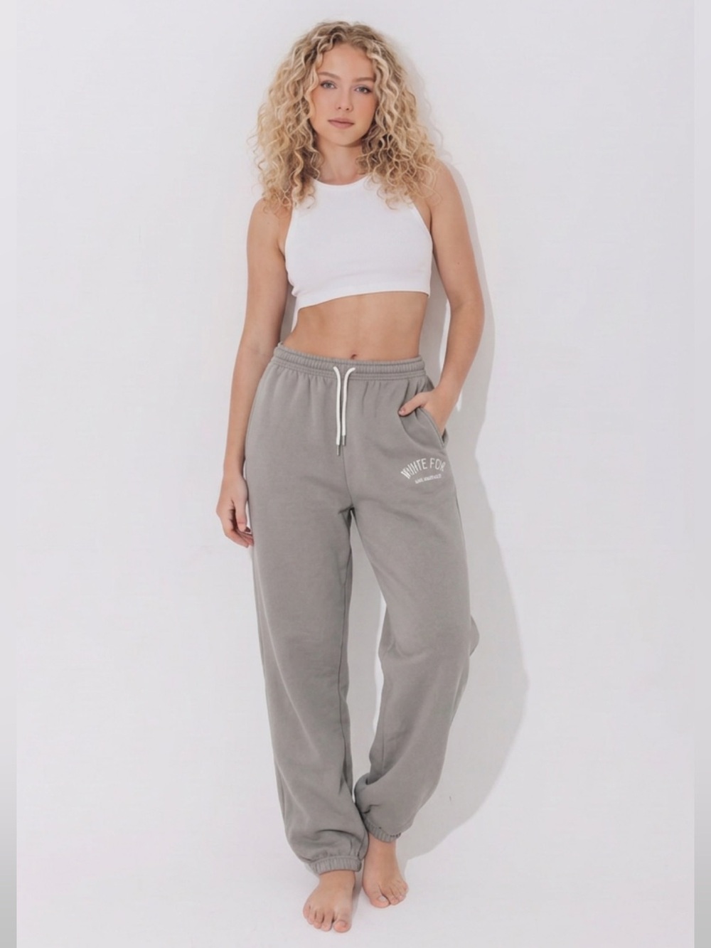 White Fox Boutique Sweatpants Grey/Moon color size Medium